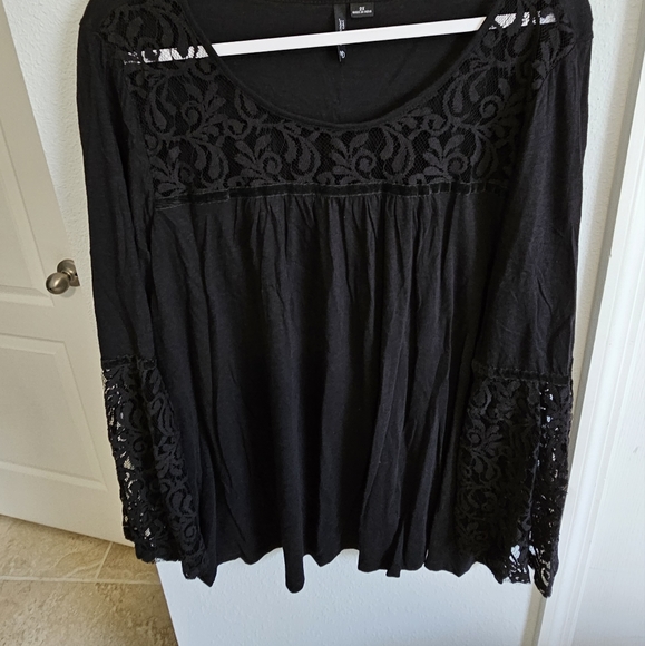 Tops - Picture 2 of 3